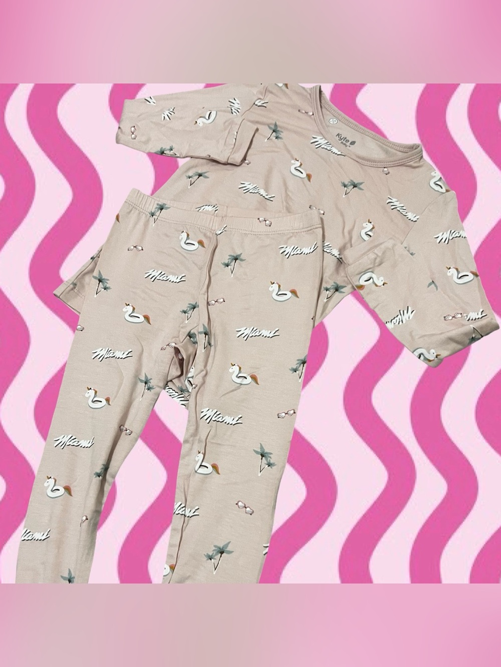 NEW with tags
Kyte X Miami Heat Pyjamas
4T
Pink
Retail $60